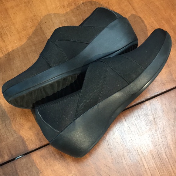 Ladies Crocs Clogs with Neoprene Upper - Picture 10 of 16